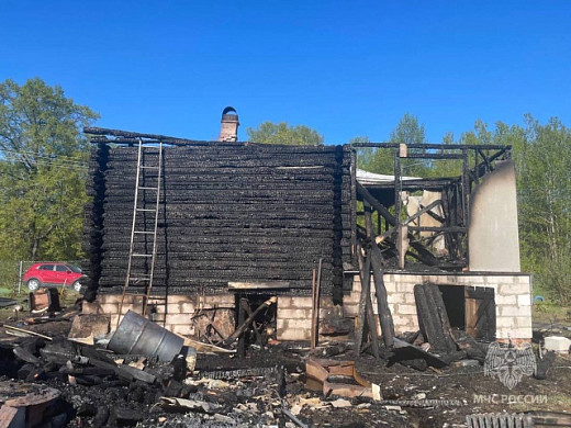 В Лежневском районе пенсионер получил серьезный ожог, пытаясь потушить дом
